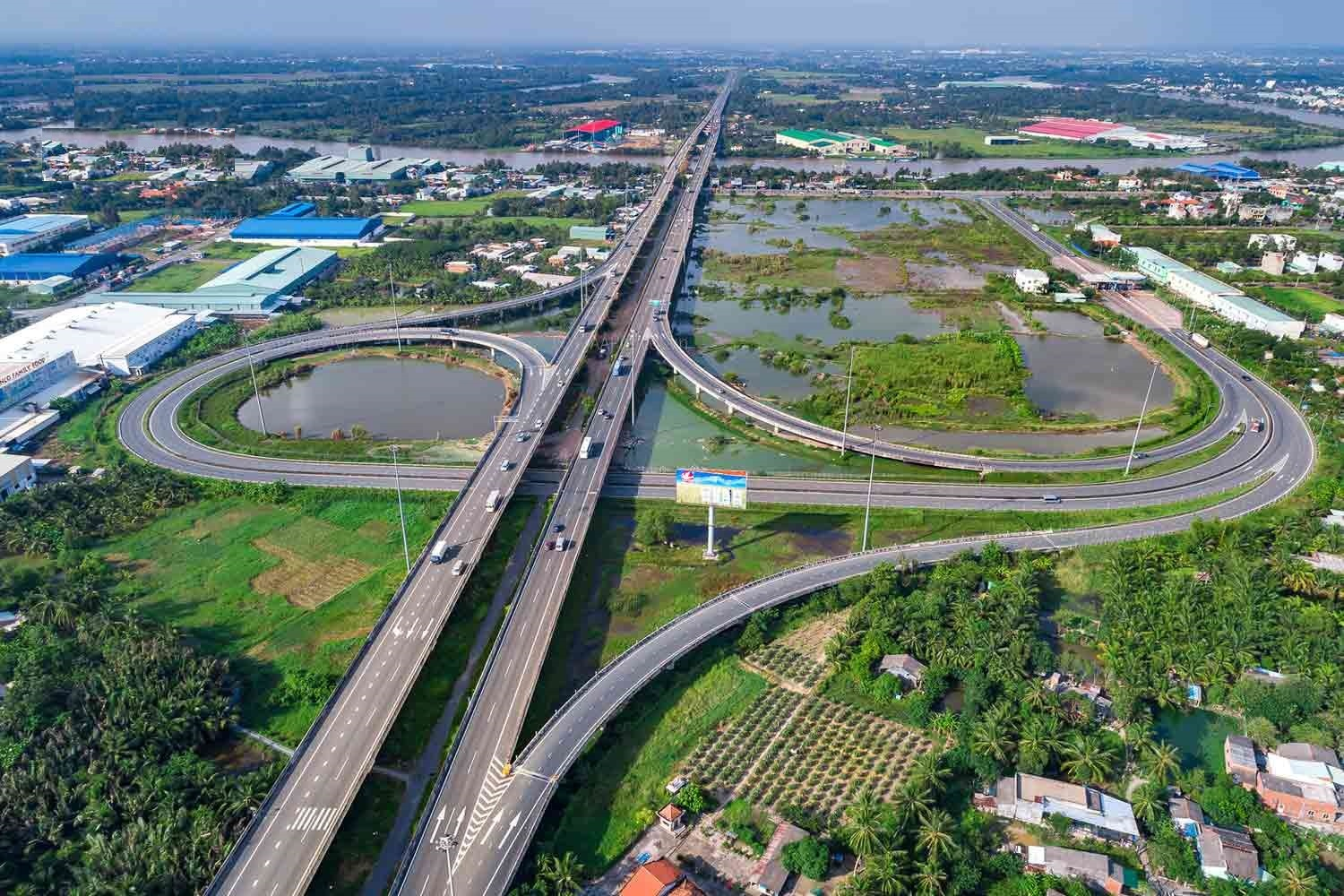 TP.HCM và Long An đầu tư hàng loạt tuyến đường “khủng” - tạo động lực cho thị trường bất động sản